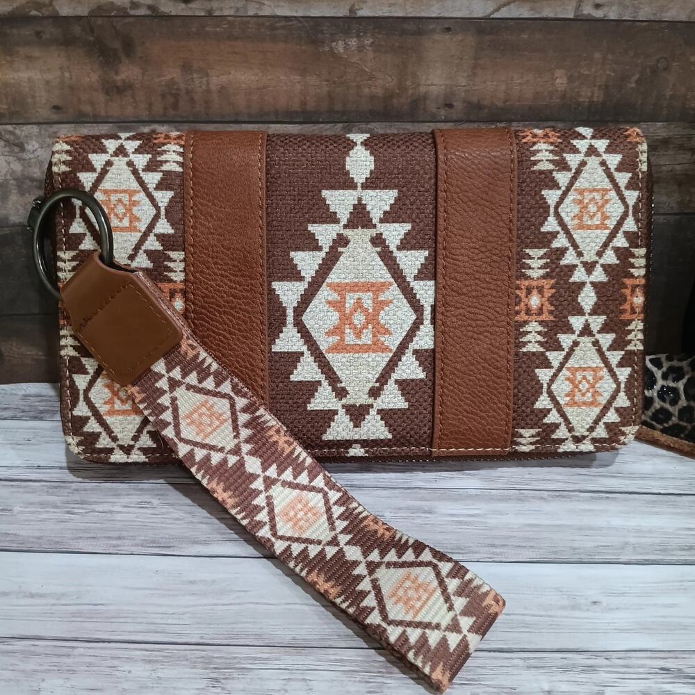 Wrangler Aztec Print Wristlet Purse Southwestern Wallet Faux Leather And Canvas